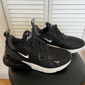 Nike Air 7.5 Women’s black and white